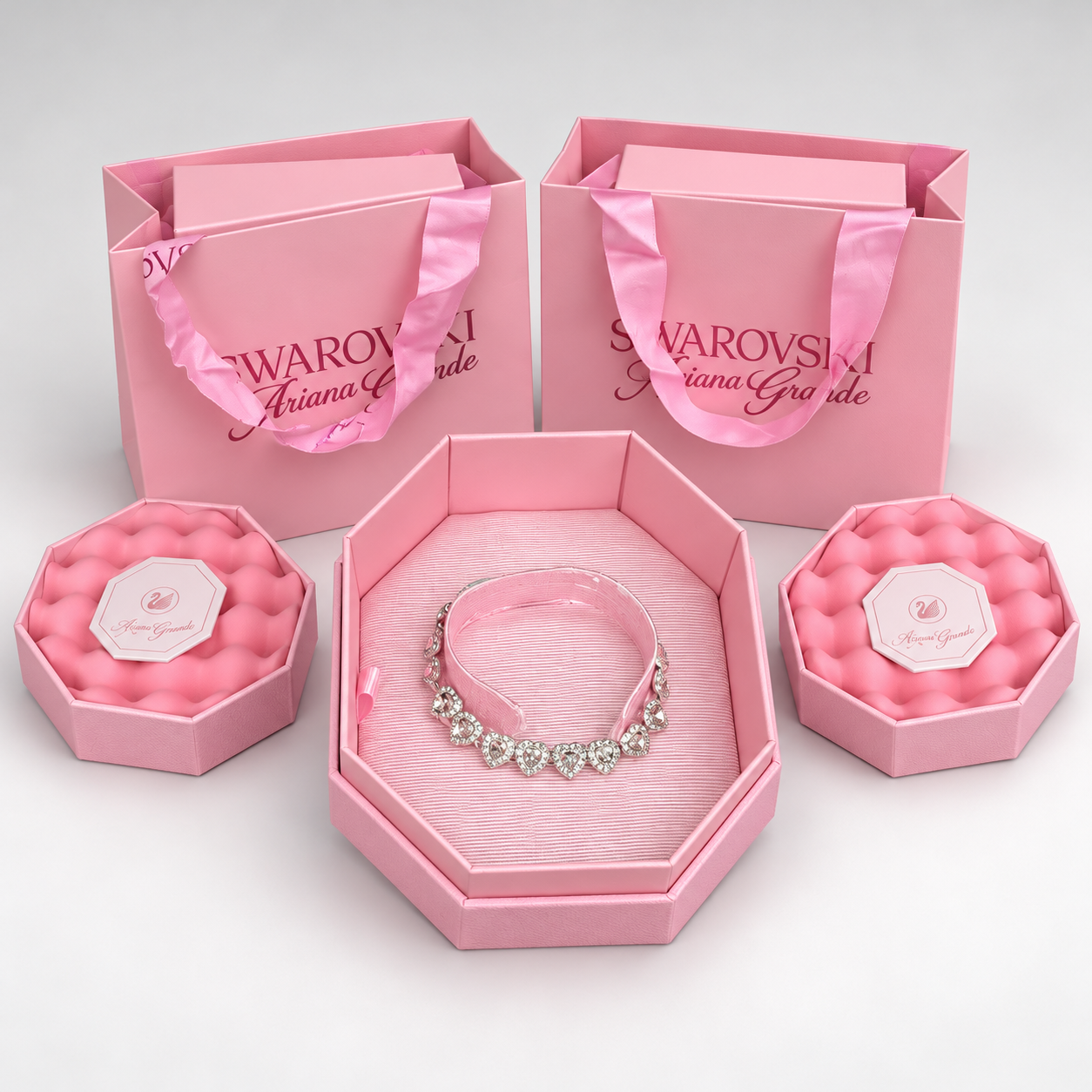 Swarovski x Ariana Grande "Pulso"